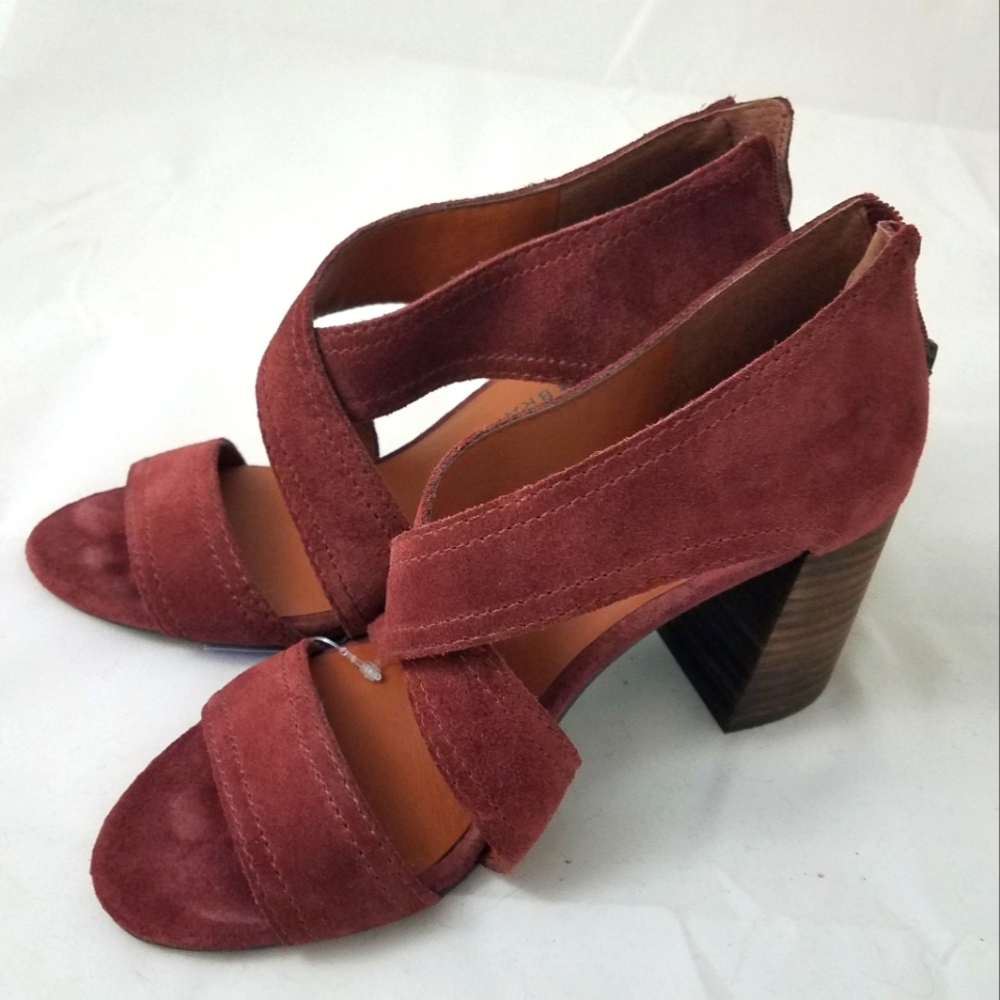 Lucky Brand Suede Block Heel 7M NWOT